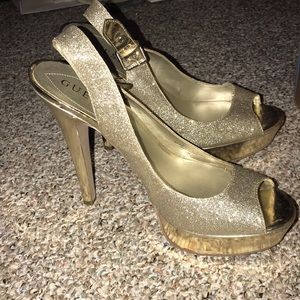 GUESS Pumps